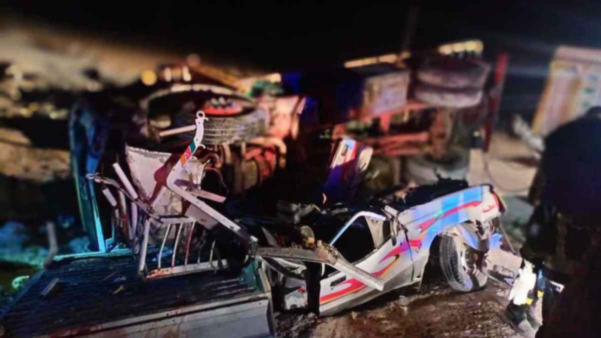 وفاة 11 شخصًا وإصابة 9 بحادث تصادم على الطريق الصحراوي في مصر