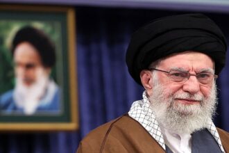 خامنئي: إيران لن تتراجع أمام مثيري الشغب وترامب "يسقط"