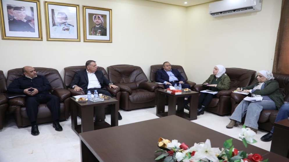 الفراية يراجع إجراءات تسهيل حركة المسافرين في مركز العمري