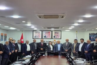 5 عقود جماعية لتحسين أوضاع 2800 عامل بقطاع الكهرباء