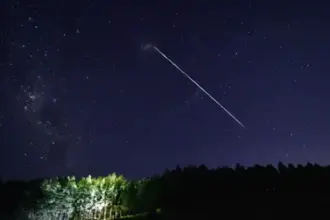 ترخيص أميركي لتوسيع أقمار ستارلينك يثير تحذيرات علمية من ازدحام الفضاء