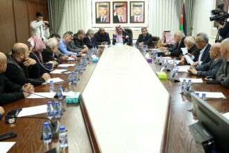 " النقل النيابية" تبحث تحديات قطاع سيارات السفريات والنقل الداخلي