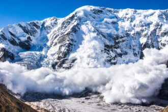 وفاة ثلاثة متزلجين تشيكيين جراء انهيار ثلجي في النمسا