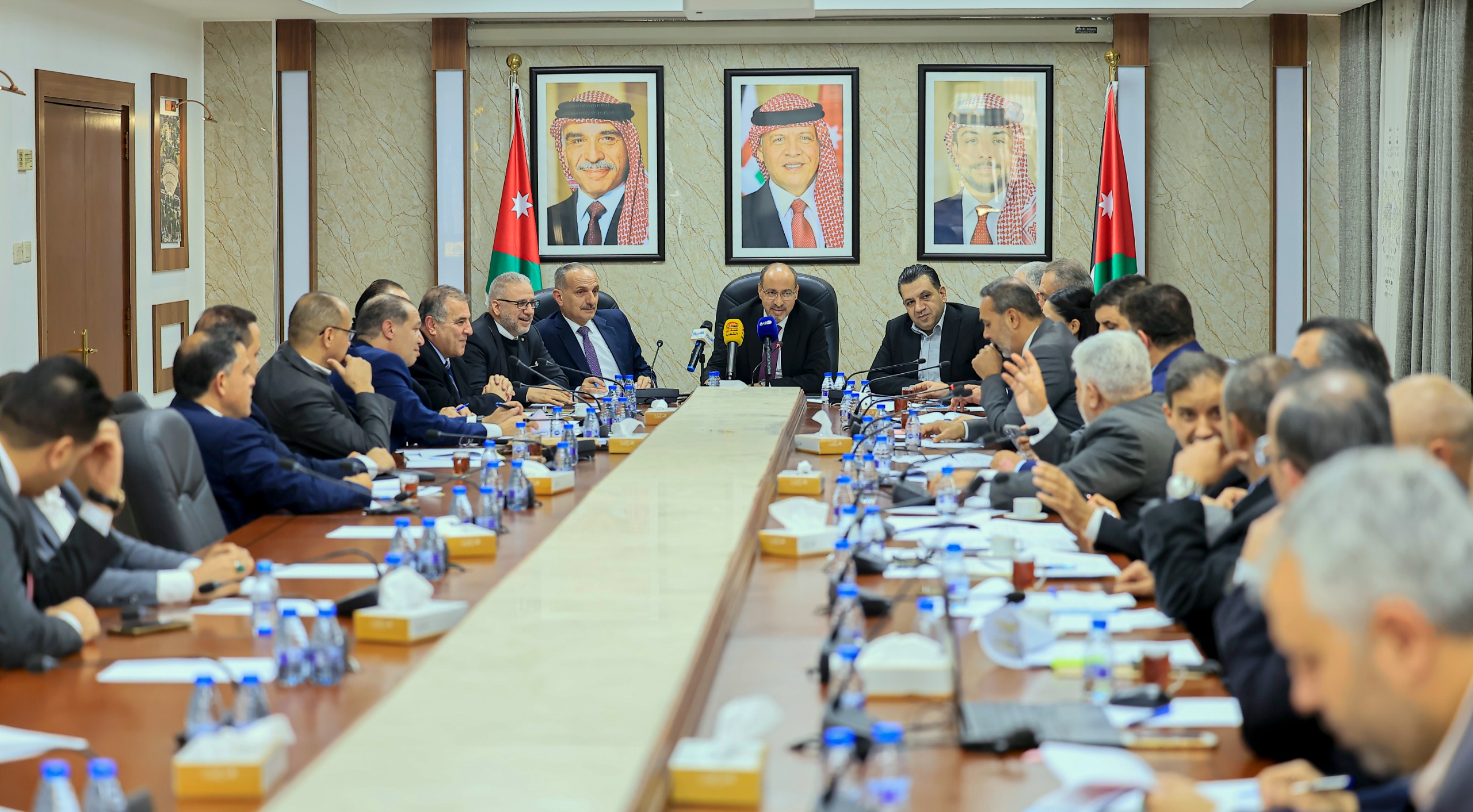 صورة حول : "المالية النيابية" تناقش استيضاحات أمانة عمّان في تقرير ديوان المحاسبة لعام 2024 "المالية النيابية" تناقش استيضاحات أمانة عمّان في تقرير ديوان المحاسبة لعام 2024