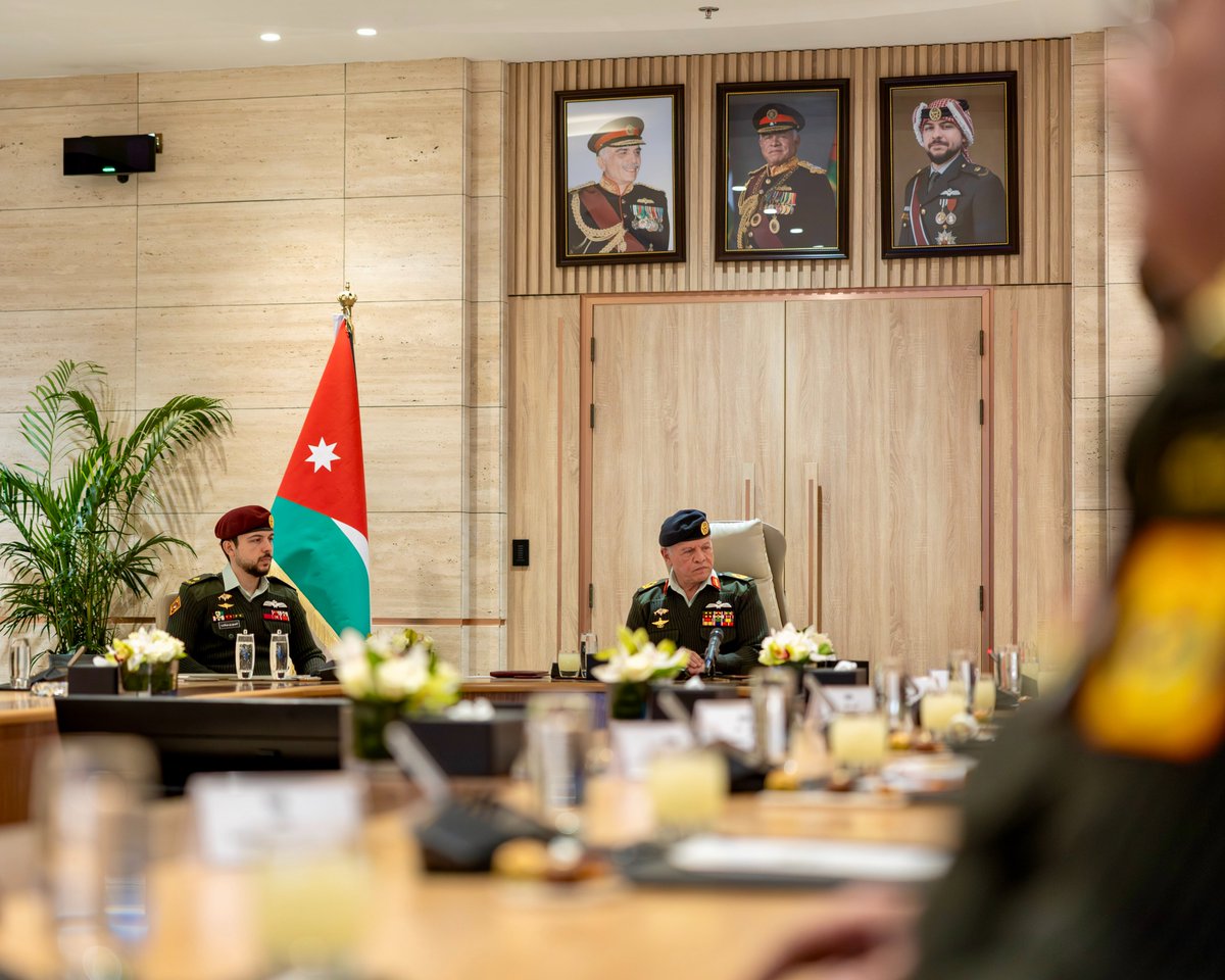 الملك يزور القيادة العامة ويطلع على الجاهزية