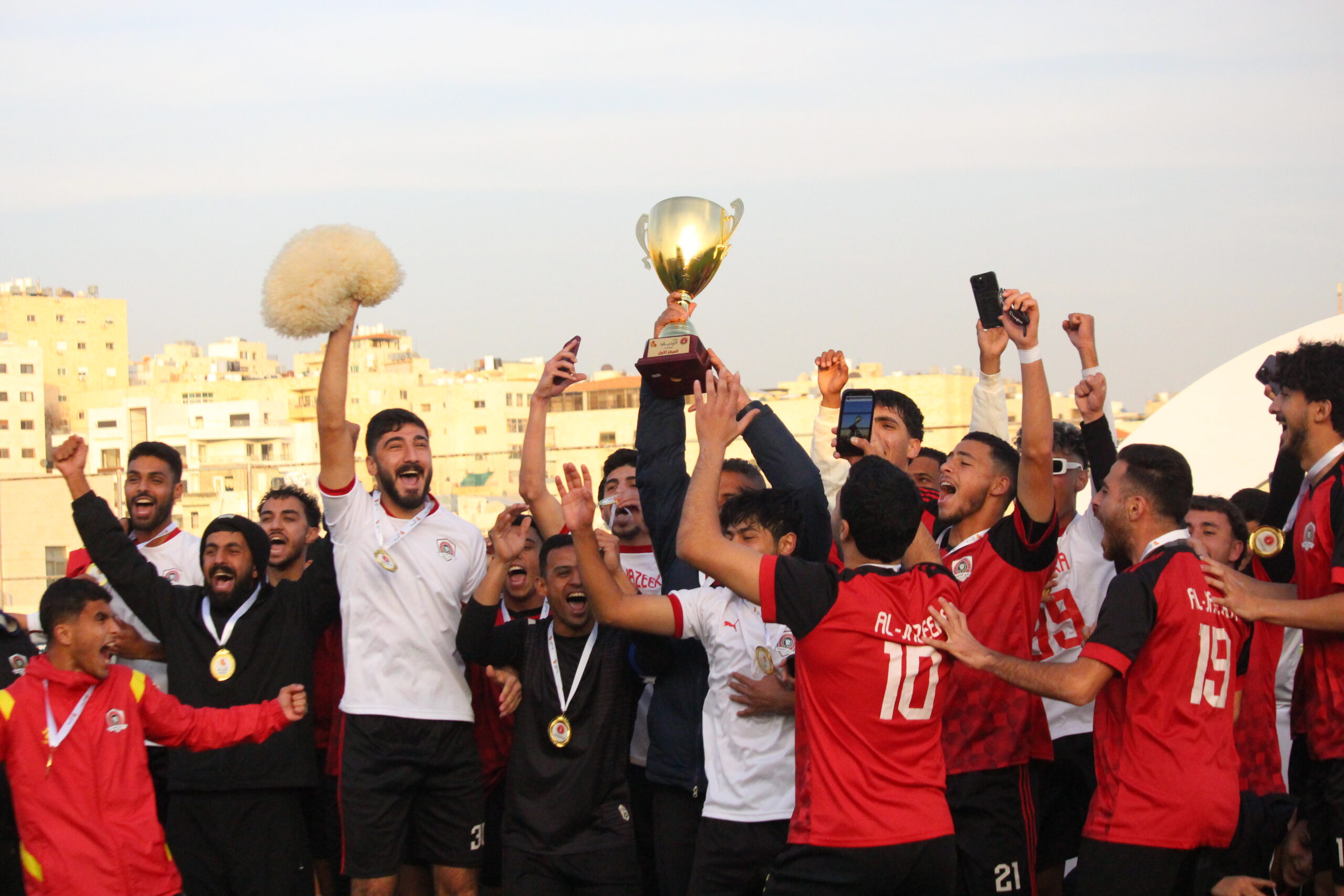 الجزيرة يتوج بلقب الدوري الرديف للمحترفين "صور وفيديو"