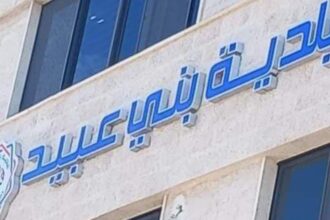 بلدية بني عبيد تحل أزمة مياه الأمطار على طريق حيوي وتخفف الاختناقات المرورية