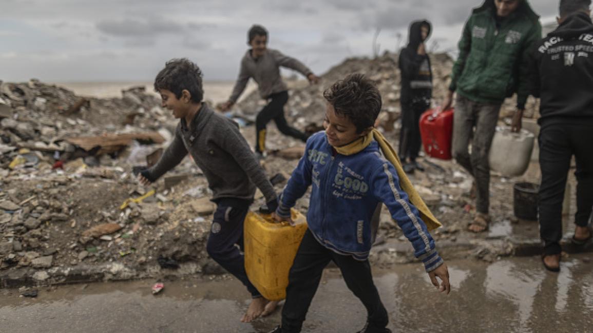 منظمات دولية تحذر: إجراءات إسرائيل قد توقف العمل الإنساني في غزة