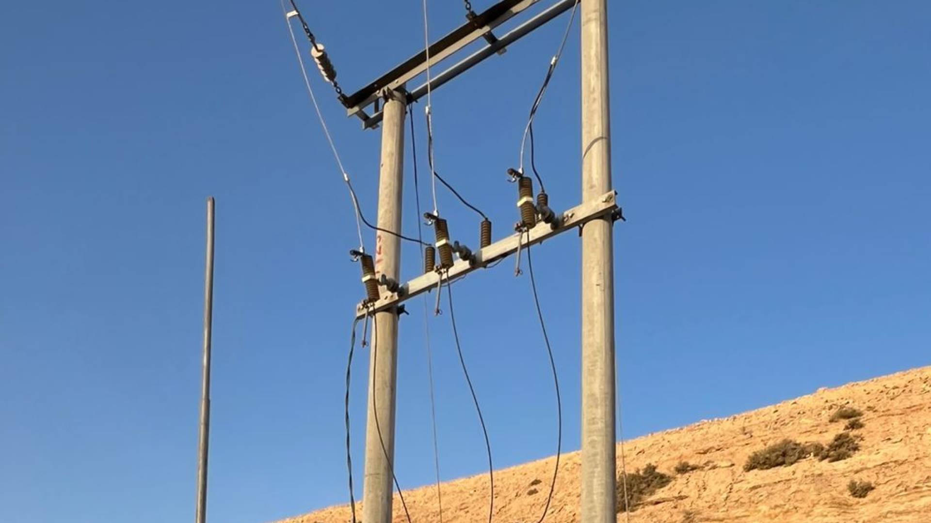 صورة حول : الأشغال تضبط معتدين على محولات إنارة طرق حيوية وتحيلهم للقضاء الأشغال تضبط معتدين على محولات إنارة طرق حيوية وتحيلهم للقضاء