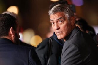 كلوني يرد ساخرًا على هجوم ترامب بعد حصوله وزوجته على الجنسية الفرنسية