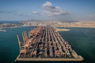 عُمان تتجاوز تحديات 2025 وتؤسس لمسيرة نمو مستدام عبر الخطة الخمسية الحادية عشرة