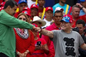نيكولاس مادورو وكرة القدم: شغف سياسي يتقاطع مع الرياضة العالمية