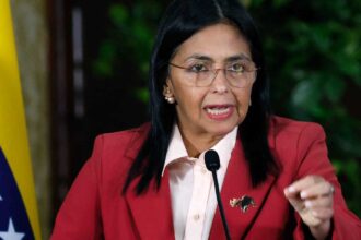 ديلسي رودريغيز تتصدر المشهد السياسي في فنزويلا بعد اعتقال مادورو