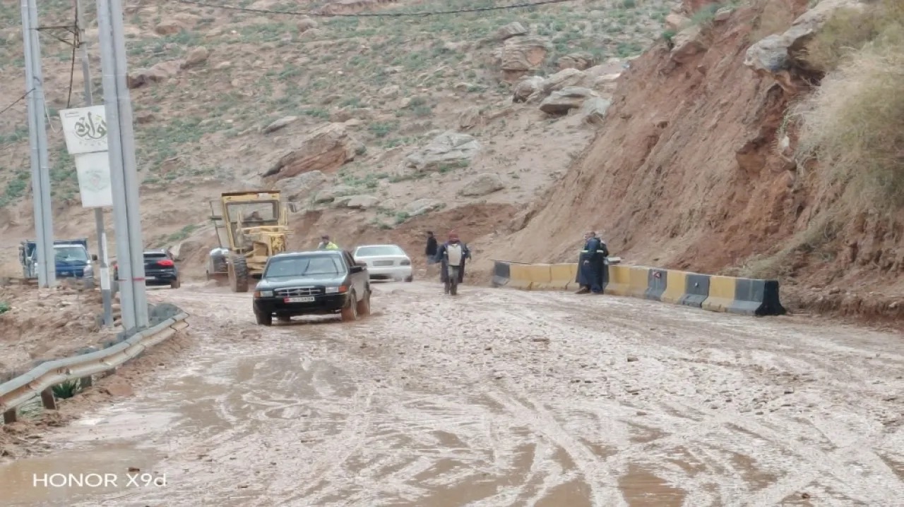 محافظ جرش يعلن إغلاق شارع سيل الزرقاء الفرعي مؤقتاً حفاظاً على السلامة العامة