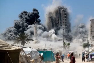 بلدية غزة توقف أعمال فتح الطرق وإزالة الركام مؤقتًا بسبب نقص الوقود