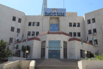 وزير المالية يصدر الأمر المالي للسنة المالية 2026