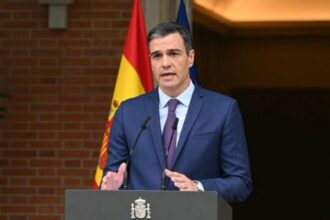 سانشيز يدين انتهاك القانون الدولي في فنزويلا ويؤكد رفضه مطالبة ترامب بغرينلاند