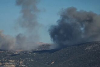 الجيش الإسرائيلي يشن ضربات جنوب وشرق لبنان بعد تحذير لإخلاء أربع قرى