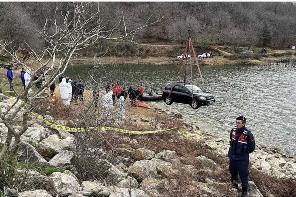 صورة حول : انتشال سيارة شابة غارقة في تركيا بعد العثور على جثتها انتشال سيارة شابة غارقة في تركيا بعد العثور على جثتها