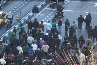 مقتل شرطي في غرب إيران خلال الاحتجاجات المناهضة للحكومة