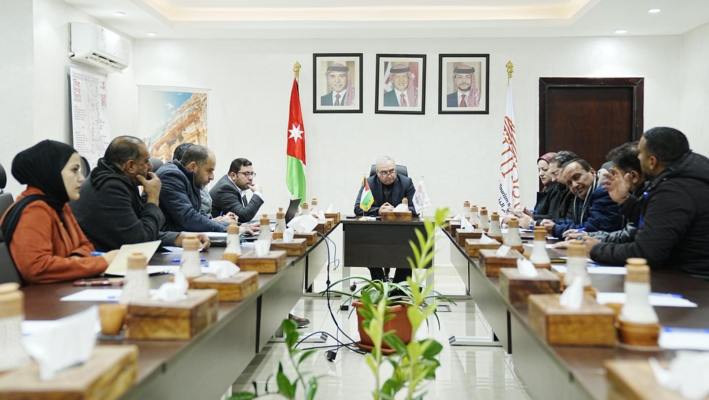 صورة حول : البتراء تواصل مشروع “الحزام الأخضر” لتعزيز الغطاء النباتي وتحسين المشهد السياحي البتراء تواصل مشروع “الحزام الأخضر” لتعزيز الغطاء النباتي وتحسين المشهد السياحي