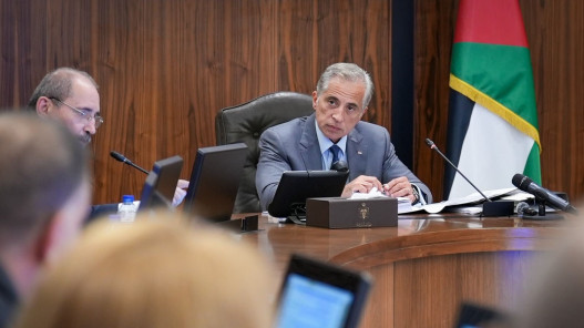 صورة حول : عاجل| رئيس الوزراء يؤكد ضرورة البناء على المؤشرات الاقتصادية الإيجابية لتعزيز زخم النمو في الأردن عاجل| رئيس الوزراء يؤكد ضرورة البناء على المؤشرات الاقتصادية الإيجابية لتعزيز زخم النمو في الأردن