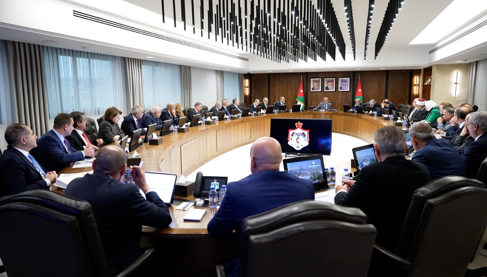 صورة حول : مجلس الوزراء يقرّ حزمة قرارات شاملة لعام 2026 مجلس الوزراء يقرّ حزمة قرارات شاملة لعام 2026