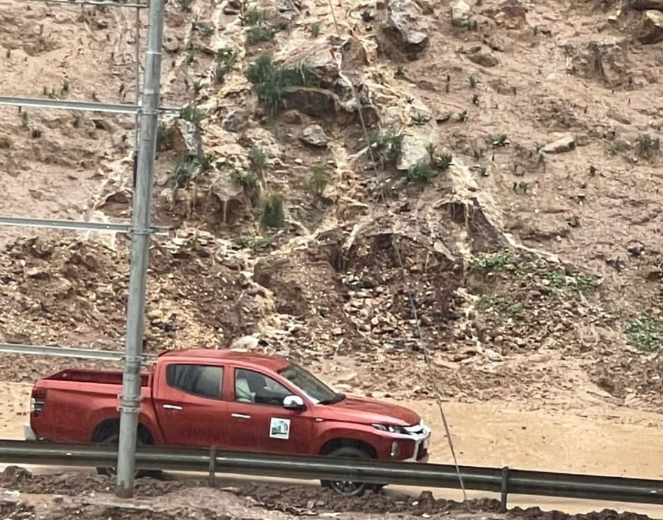 صورة حول : محافظ جرش: إعادة فتح شارع سيل الزرقاء الفرعي بعد إزالة المخاطر وضمان السلامة محافظ جرش: إعادة فتح شارع سيل الزرقاء الفرعي بعد إزالة المخاطر وضمان السلامة