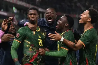 ثنائية تقود الكاميرون لإقصاء جنوب أفريقيا ومواجهة المغرب