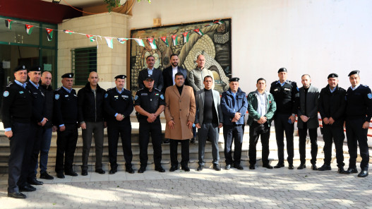 مدير شرطة نابلس يزور المستشفى الميداني الأردني