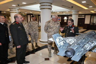 رئيس هيئة الأركان الأردنية يلتقي نظيره التركي لتعزيز التعاون العسكري والدفاعي