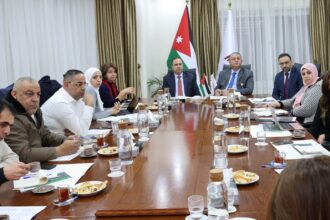 وزيرا البيئة والاتصال يعلنان خطة شاملة لتحسين النظافة العامة وتقليل المخلفات العشوائية