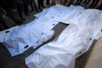 15 شهيدًا بينهم 5 أطفال في غارات إسرائيلية متواصلة على قطاع غزة