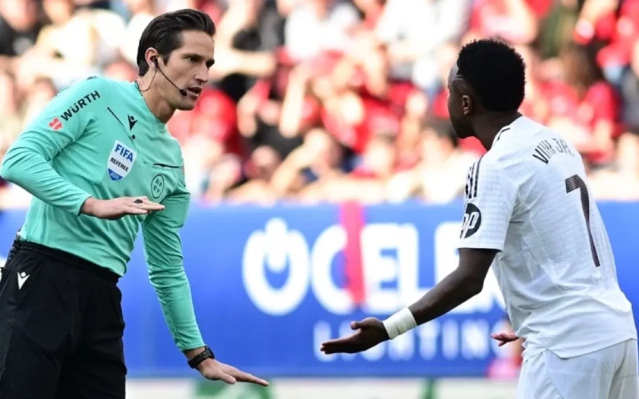 الحكم مونتيرو لإدارة نهائي كأس السوبر الإسباني بين ريال مدريد وبرشلونة في جدة