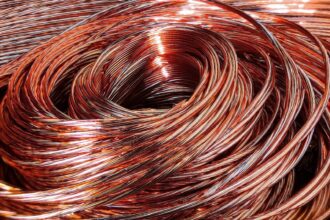 قفزة تاريخية للنحاس قرب حاجز الـ6 دولارات مع ارتفاع الطلب العالمي
