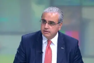 وزير الصحة يلغي قرار سابق باحالة ١٥ موظف إلى التقاعد المبكر.. وثيقة