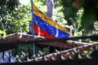 البيت الأبيض يؤكد نفوذه الأقصى على السلطات المؤقتة في فنزويلا