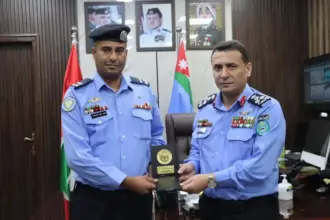 تكريم وكيل في شرطة العقبة لإنقاذه فتاة من الغرق