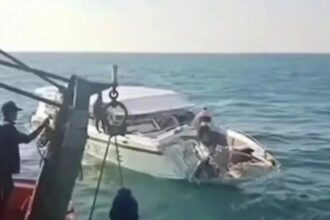 مصرع سائحة روسية وإصابة 21 آخرين في اصطدام قارب سياحي بسفينة صيد