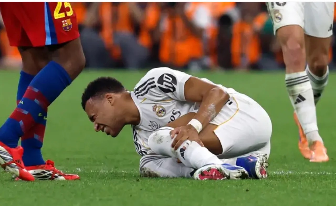 صورة حول : مبابي يُهدر الفرصة في نهائي السوبر الإسباني بعد قرار ألونسو المفاجئ باستدعائه مبابي يُهدر الفرصة في نهائي السوبر الإسباني بعد قرار ألونسو المفاجئ باستدعائه