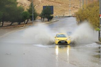 طقس العرب: منخفض جوي قوي يضرب المملكة مع أمطار غزيرة وتساقط للثلوج