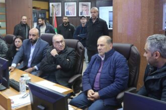 وزير الأشغال يتفقد غرفة العمليات ويثني على جهود فرق الوزارة خلال المنخفض الجوي