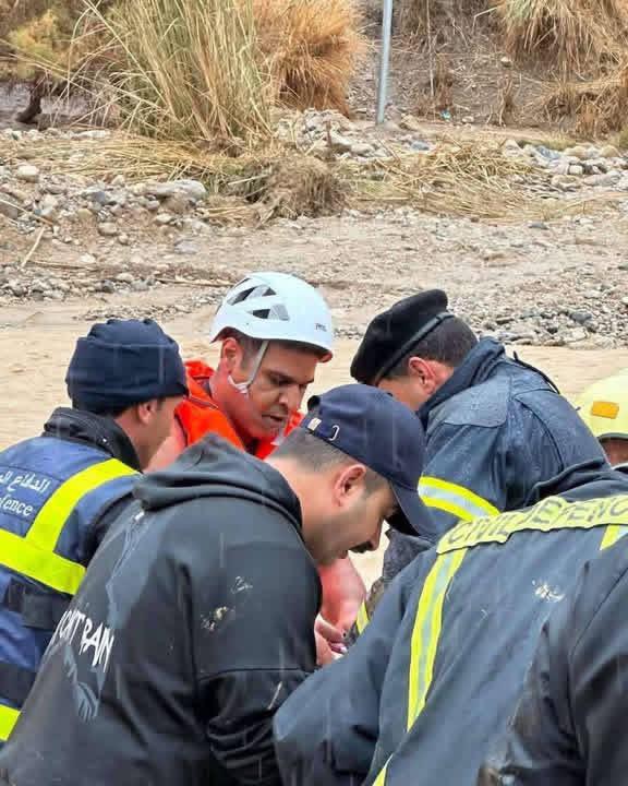 إنقاذ 5 أشخاص في الطفيلة بعد احتجازهم بسيول الأمطار