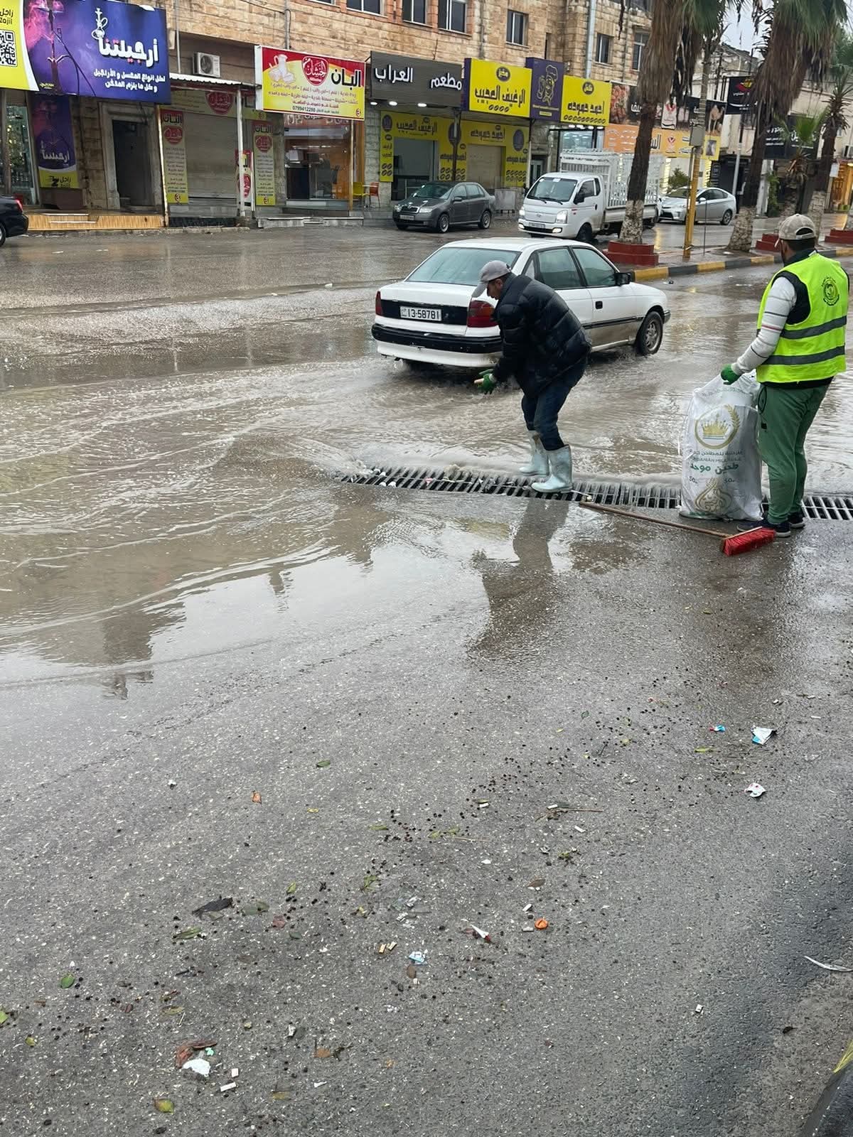 بلدية الرمثا تعمل على مدار الساعة لمواجهة آثار المنخفض الجوي