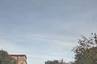 بلدية رابية الكورة تعيد تعبيد شارع متضرر جراء الأمطار الغزيرة