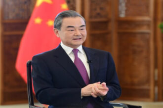بعد تأجيل زيارة الصومال.. وزير الخارجية الصيني يغيّر مسار جولته الأفريقية ويتوجه مباشرة إلى تنزانيا