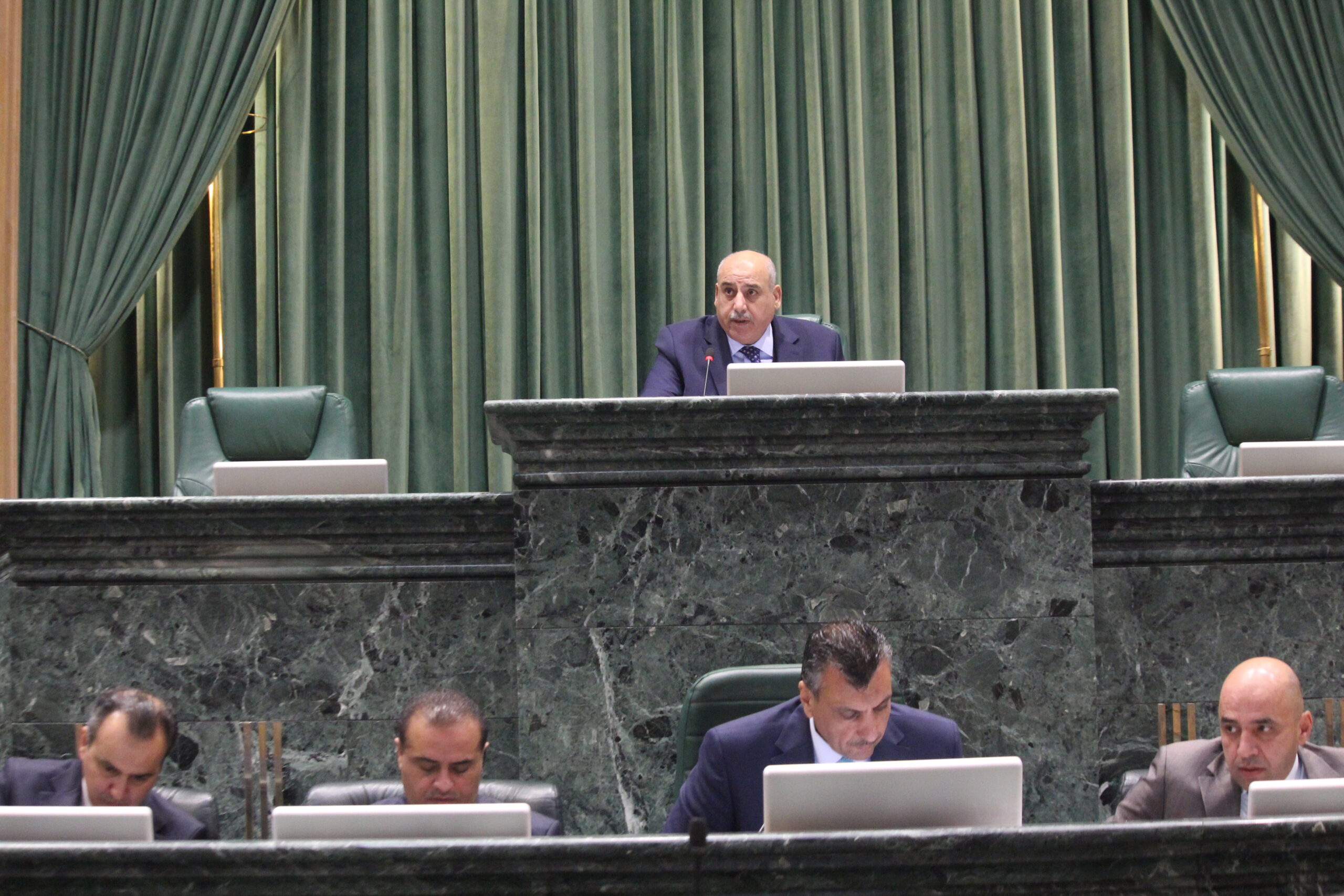 النواب يستكملون مناقشة قانون الكاتب العدل "صور"