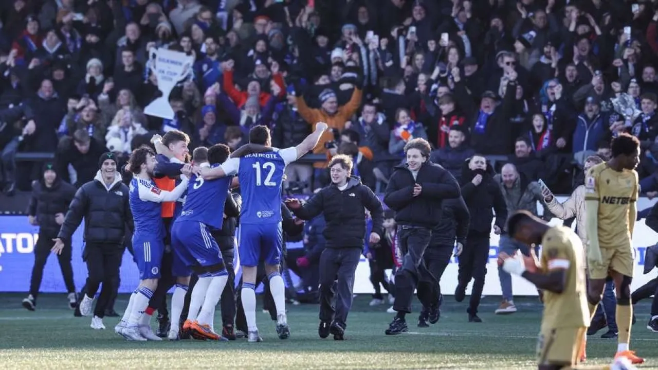 صورة حول : صدمة في كأس الاتحاد الإنجليزي: حامل اللقب كريستال بالاس يودع البطولة أمام فريق من الدرجة السادسة صدمة في كأس الاتحاد الإنجليزي: حامل اللقب كريستال بالاس يودع البطولة أمام فريق من الدرجة السادسة