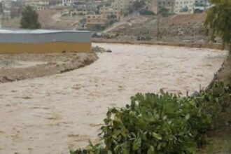 محافظ البلقاء يحذر المواطنين من استخدام الطرق إلا للضرورة في ظل الأحوال الجوية