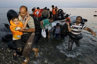 مأساة بحرية في بحر إيجه.. مصرع شخص وفقدان 7 مهاجرين قبالة سواحل تركيا